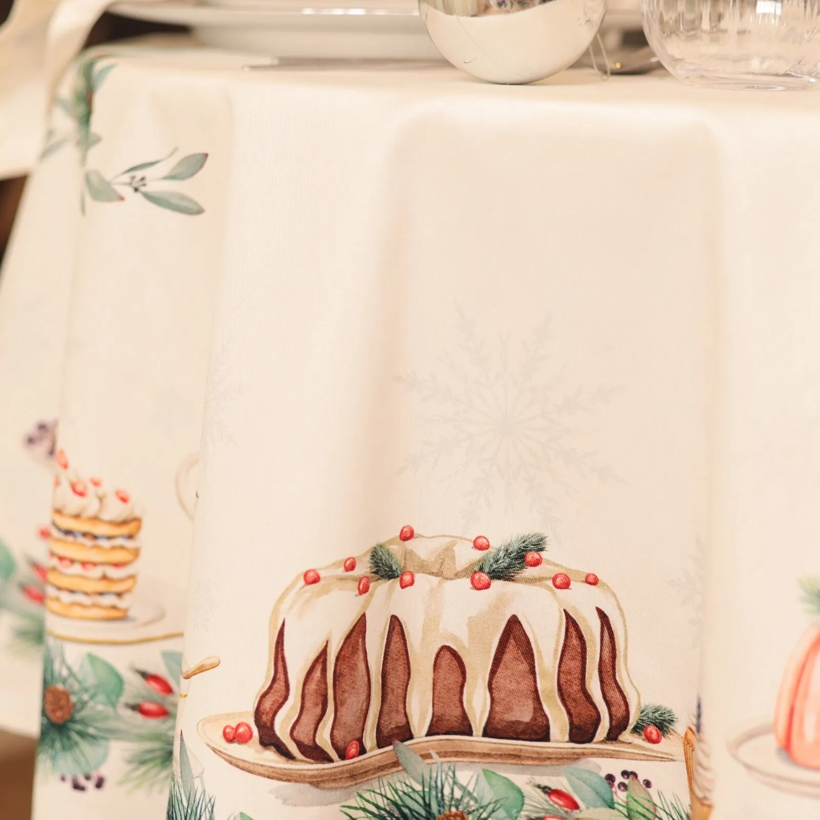 Скатерть Этель "Сhristmas bells" d=150см +/-3см с ГМВО, 100%хл, саржа 190 гр/м2 7319013